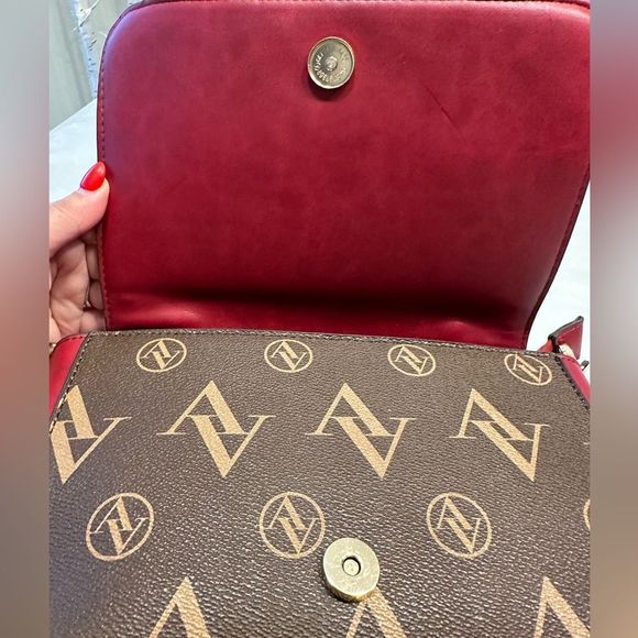 Adrienne Vittadini Hand/Shoulder Bar NWT - Picture 4 of 7